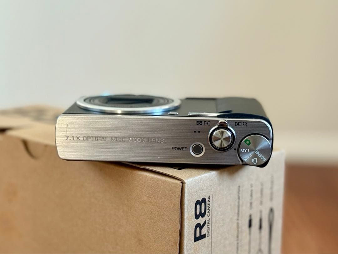 RICOH R8 コンパクトデジタルカメラ　レアカラー　完動品