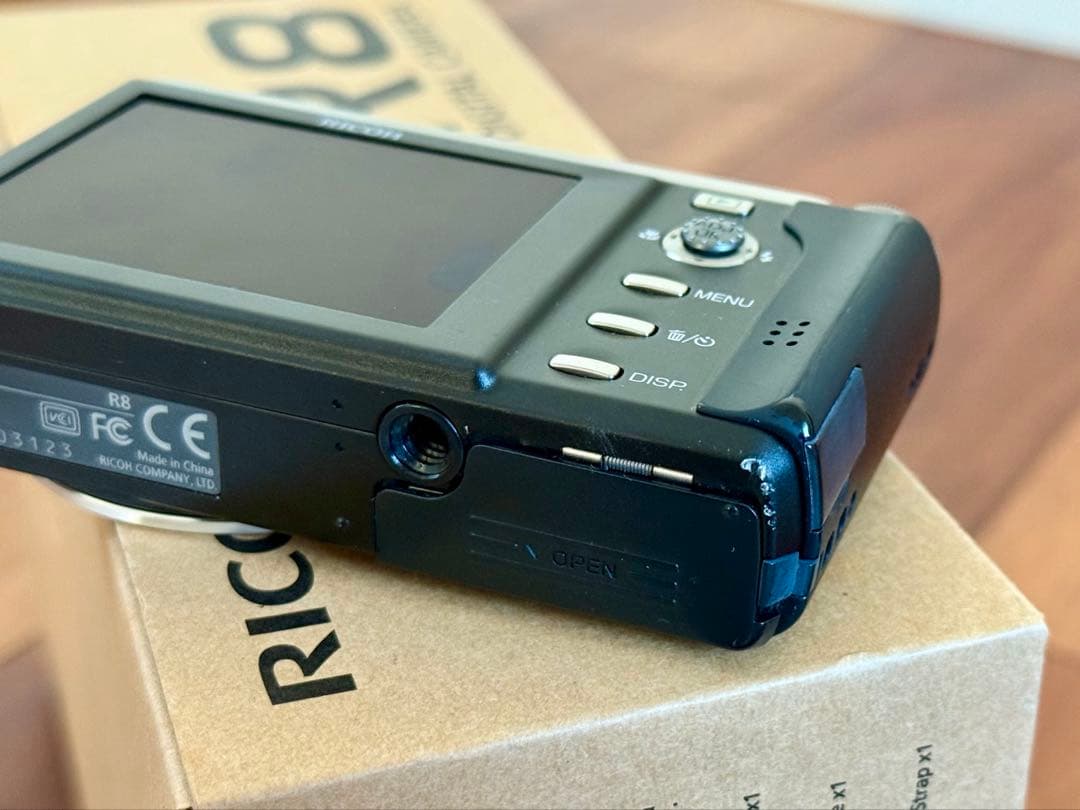 RICOH R8 コンパクトデジタルカメラ　レアカラー　完動品