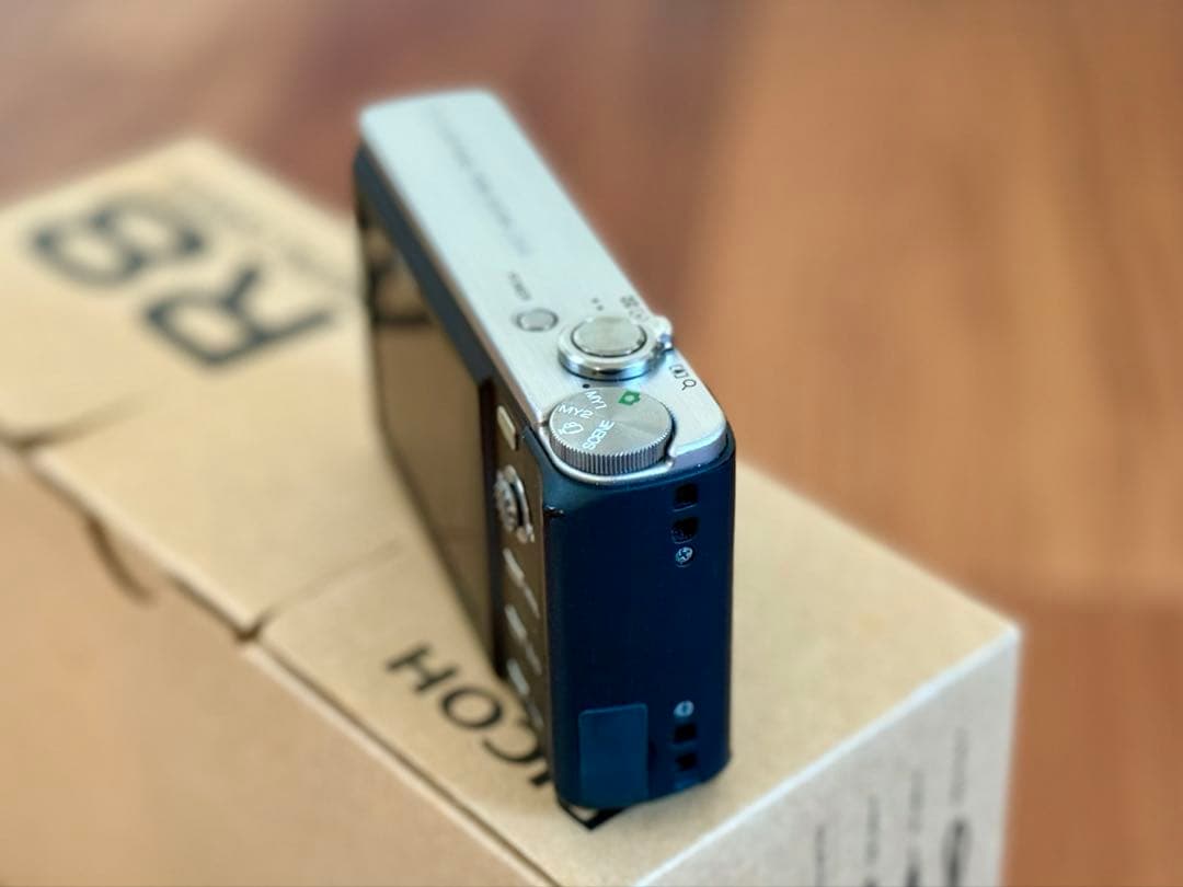 RICOH R8 コンパクトデジタルカメラ　レアカラー　完動品