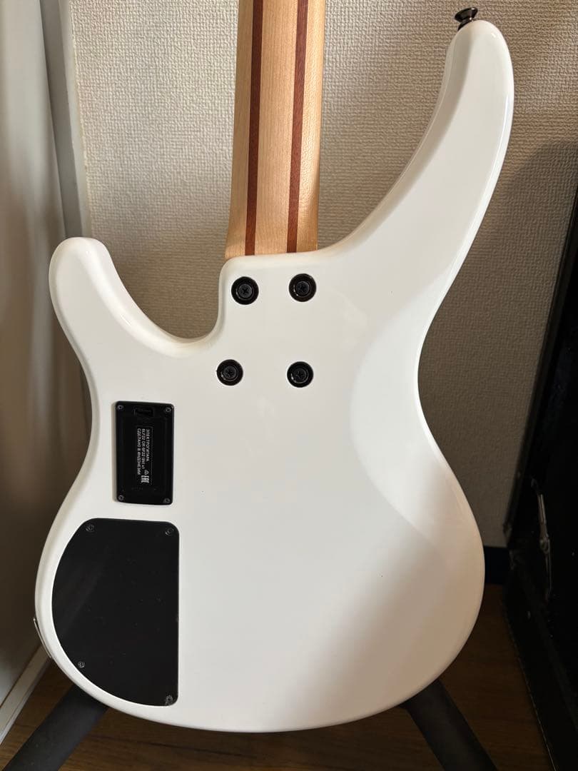YAMAHA TRBX304 White ベース