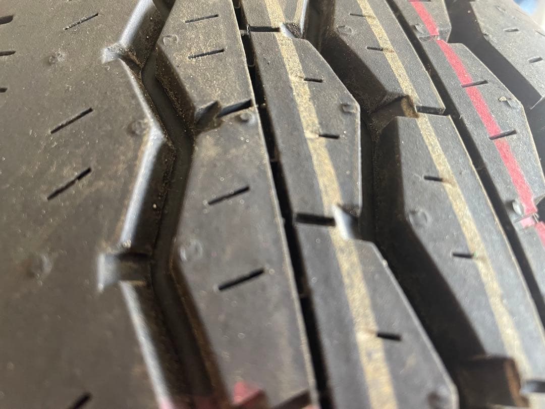 【２／2】タイヤ２本　ハイエース純正タイヤBRIDGESTONE ecopia