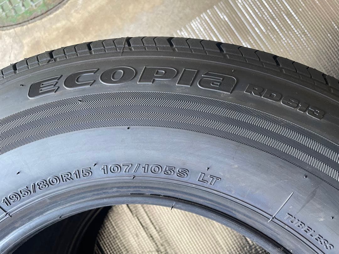 【２／2】タイヤ２本　ハイエース純正タイヤBRIDGESTONE ecopia