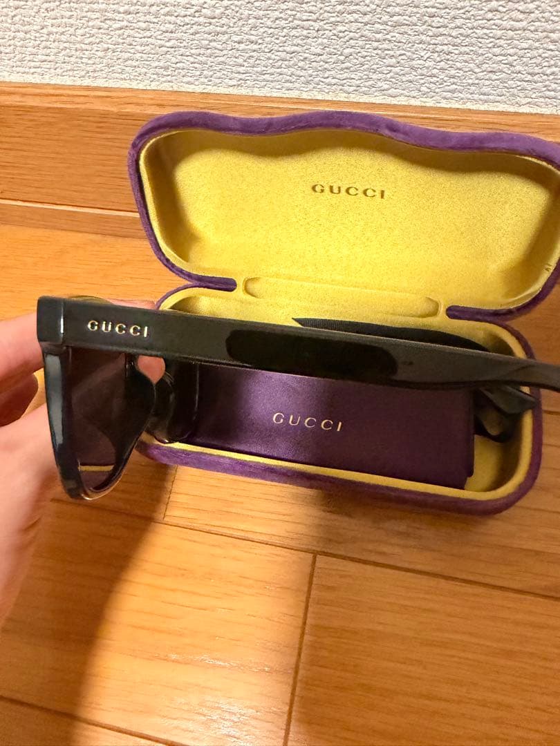 GUCCI ブラックサングラス