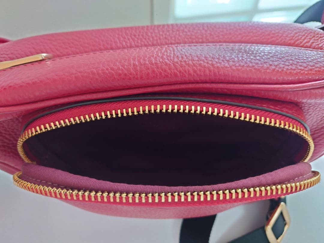 COACH レッド ボディバッグ