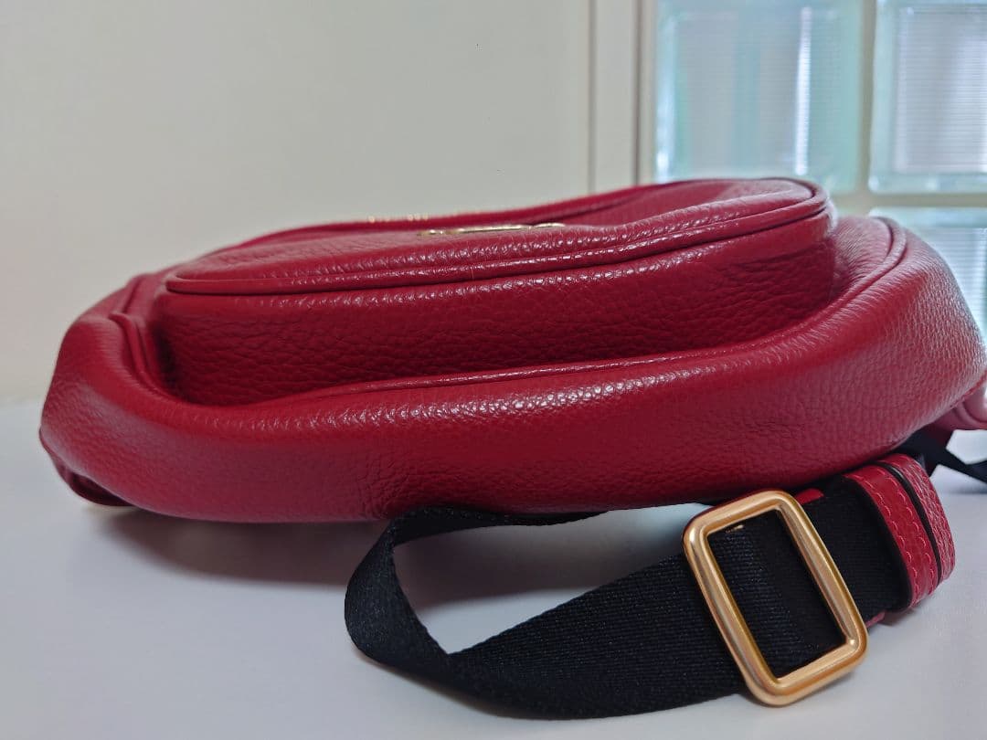 COACH レッド ボディバッグ