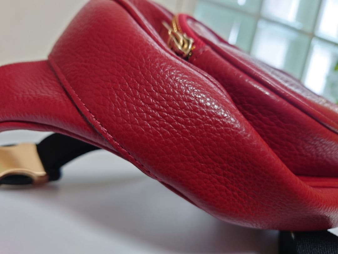 COACH レッド ボディバッグ