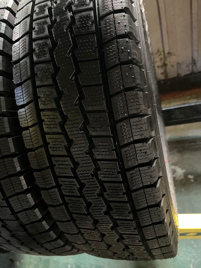 195/85R15 113/111L ④(1本)あくび