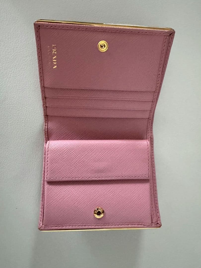 【送料込】PRADA（プラダ） 二つ折り財布 ピンク 1MV204