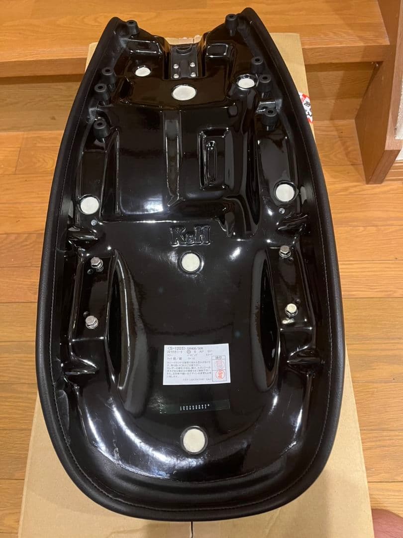 バイクシート　K＆H　段付きシートA　ステッチ仕上げ　SR400 FI用 美品