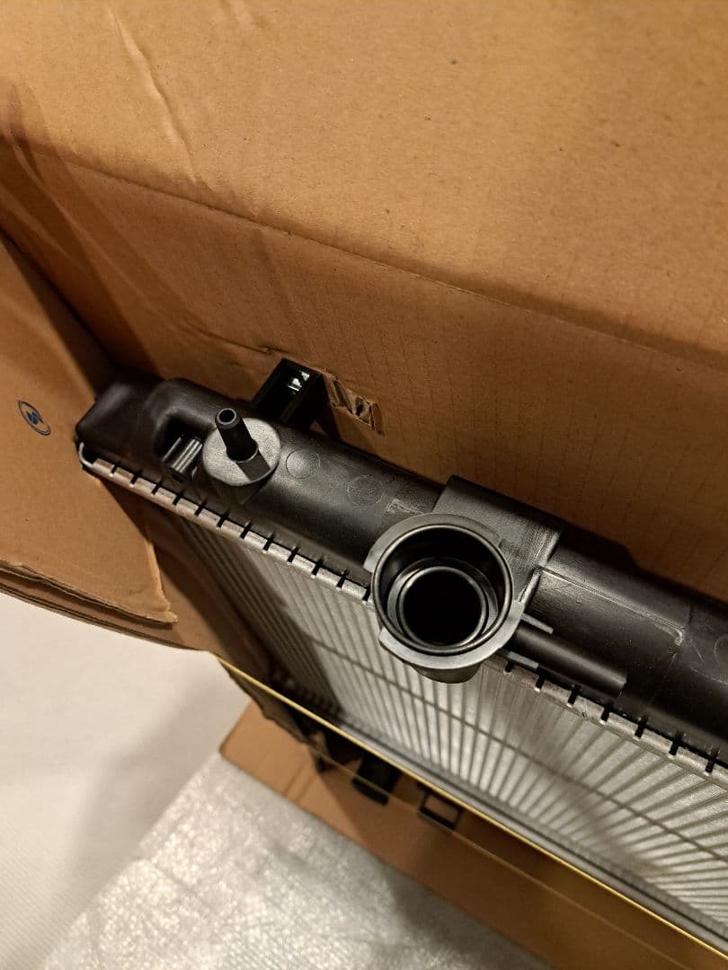 R*a様 KOYORAD Z33 VQ35DE ラジエーター　新品即納