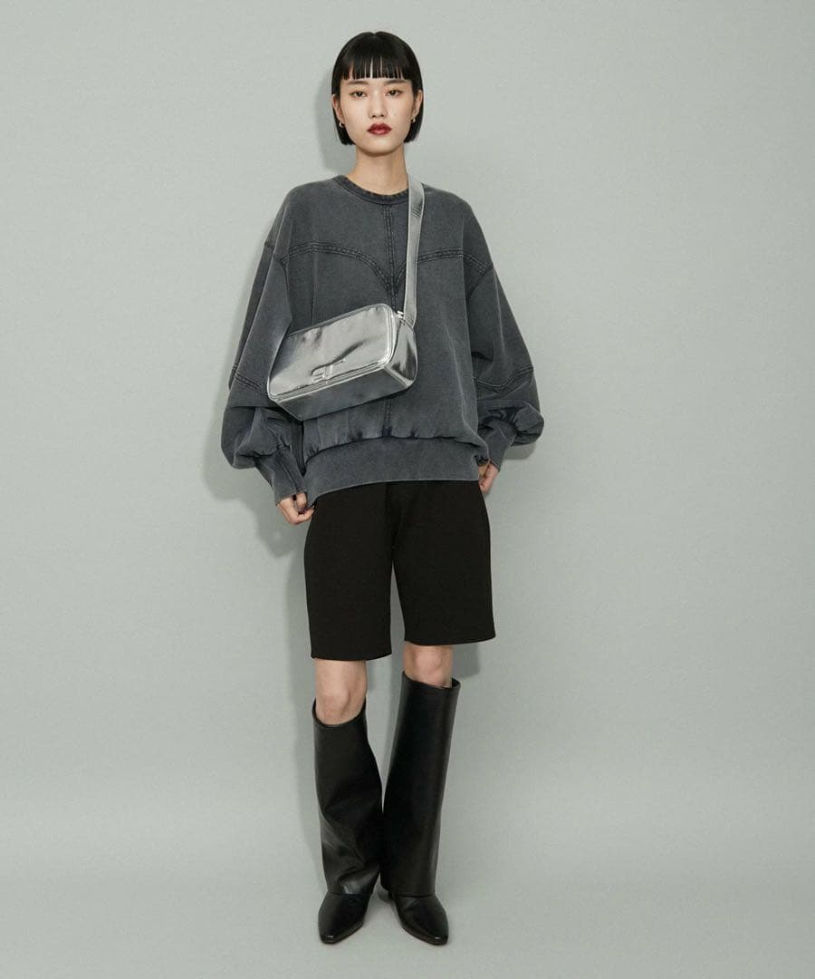【WEB限定カラー】スクエアロゴショルダーバッグ シルバー メタリック