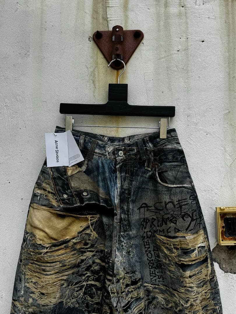 Acne Studiosグラフィティデザイン ダメージデニムパンツ