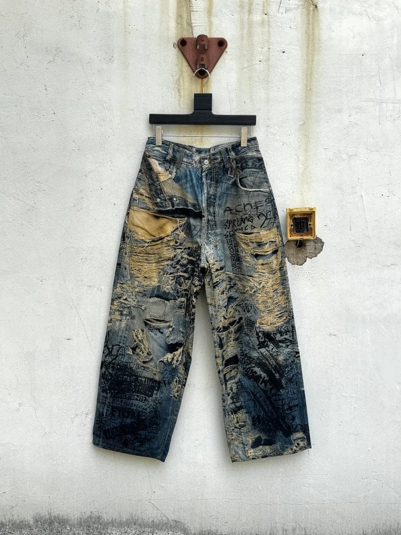 Acne Studiosグラフィティデザイン ダメージデニムパンツ