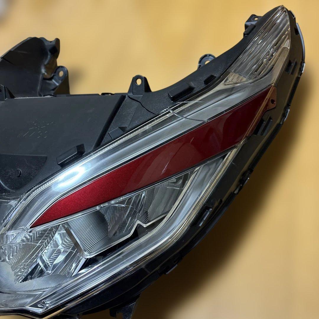 PCX125 ヘッドライトアッシー　JF81 割れあり