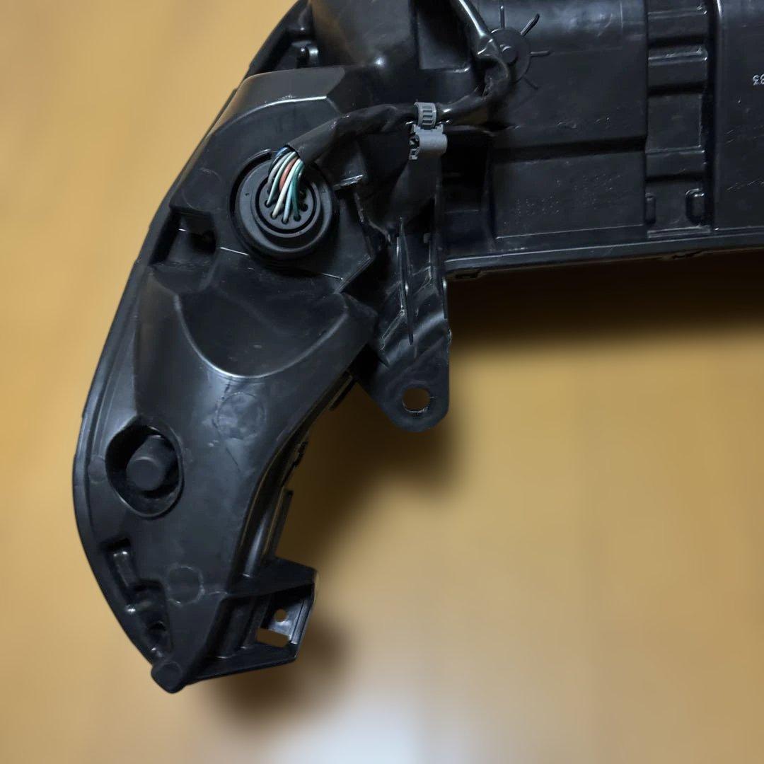 PCX125 ヘッドライトアッシー　JF81 割れあり
