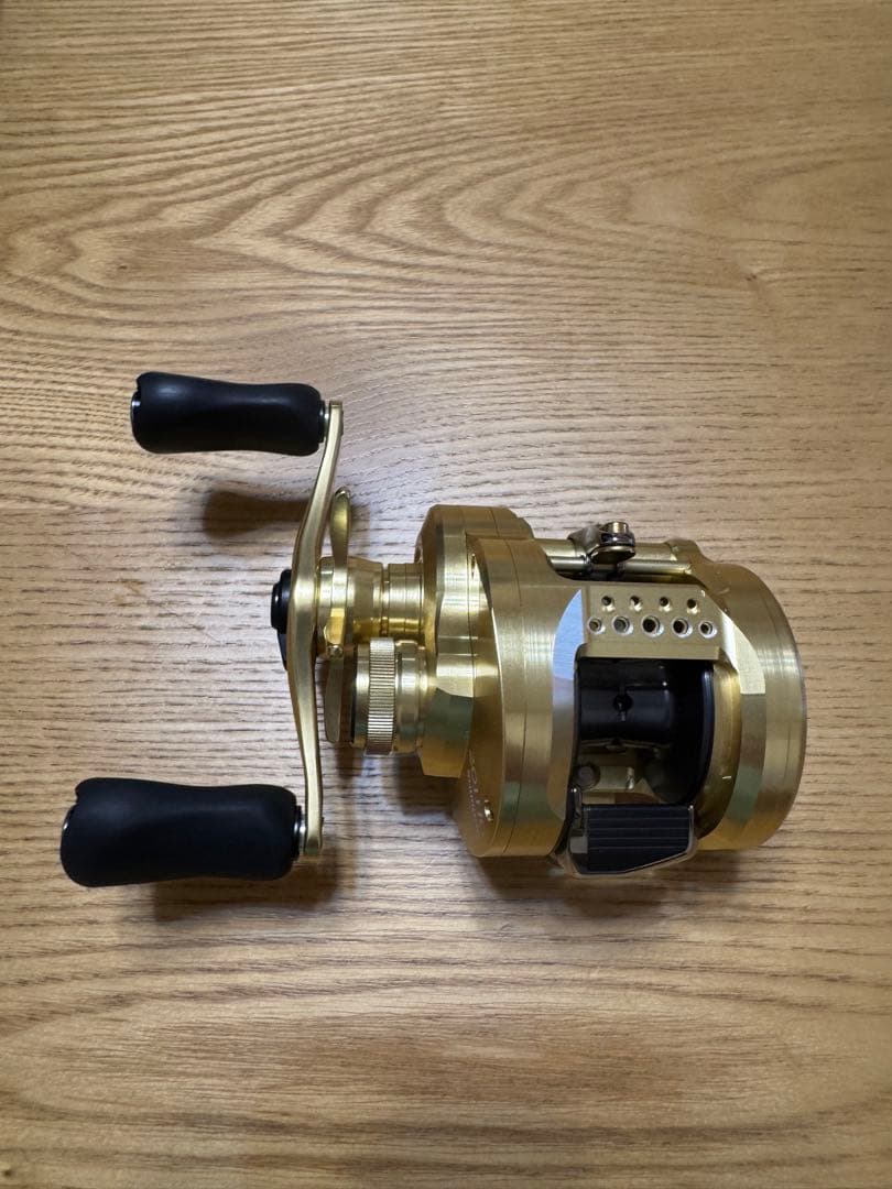 リール SHIMANO CALCUTTA CONQUEST 201HG