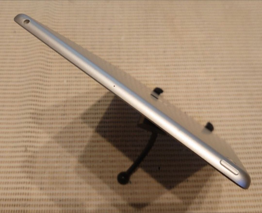 F9FDF6完動品iPad第7世代(A2197)本体32GBシルバー送料込