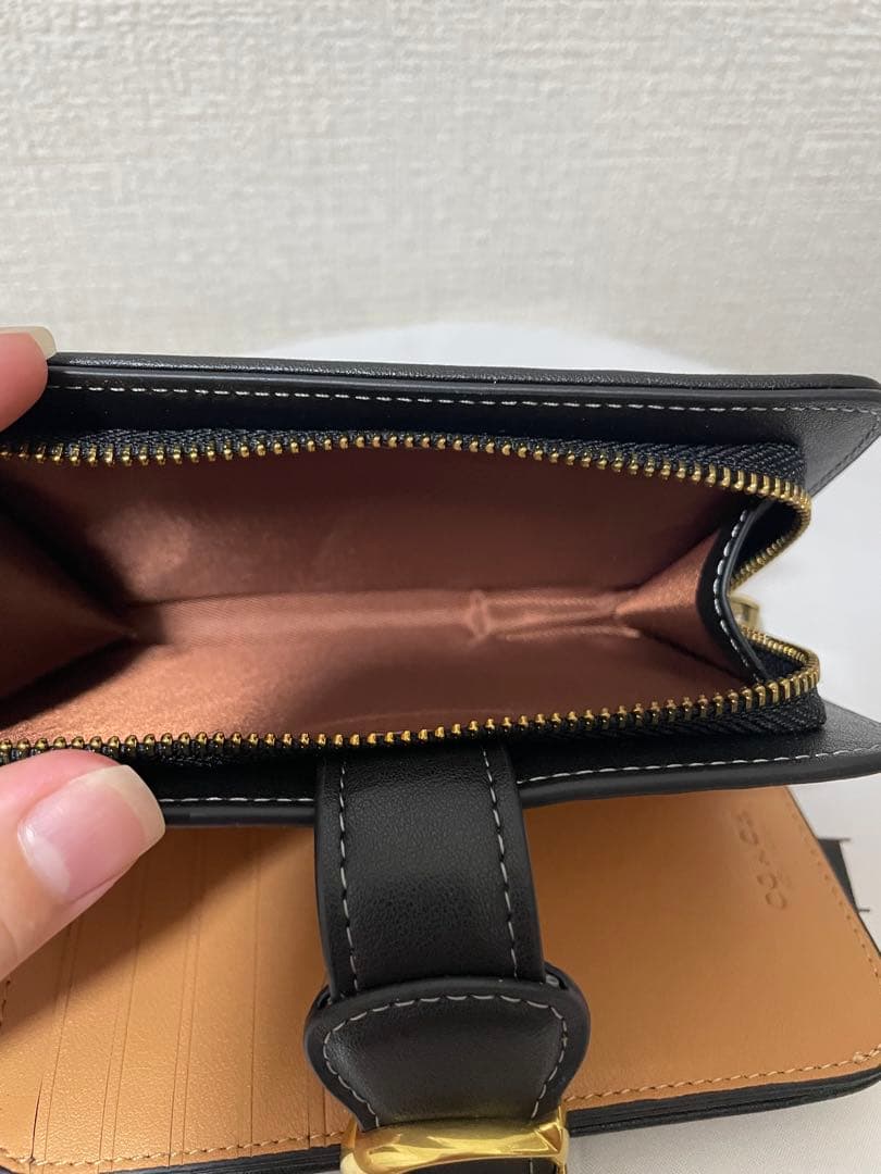 コーチ　レディース　折財布　ブラック　小銭入れあり　新品　未使用