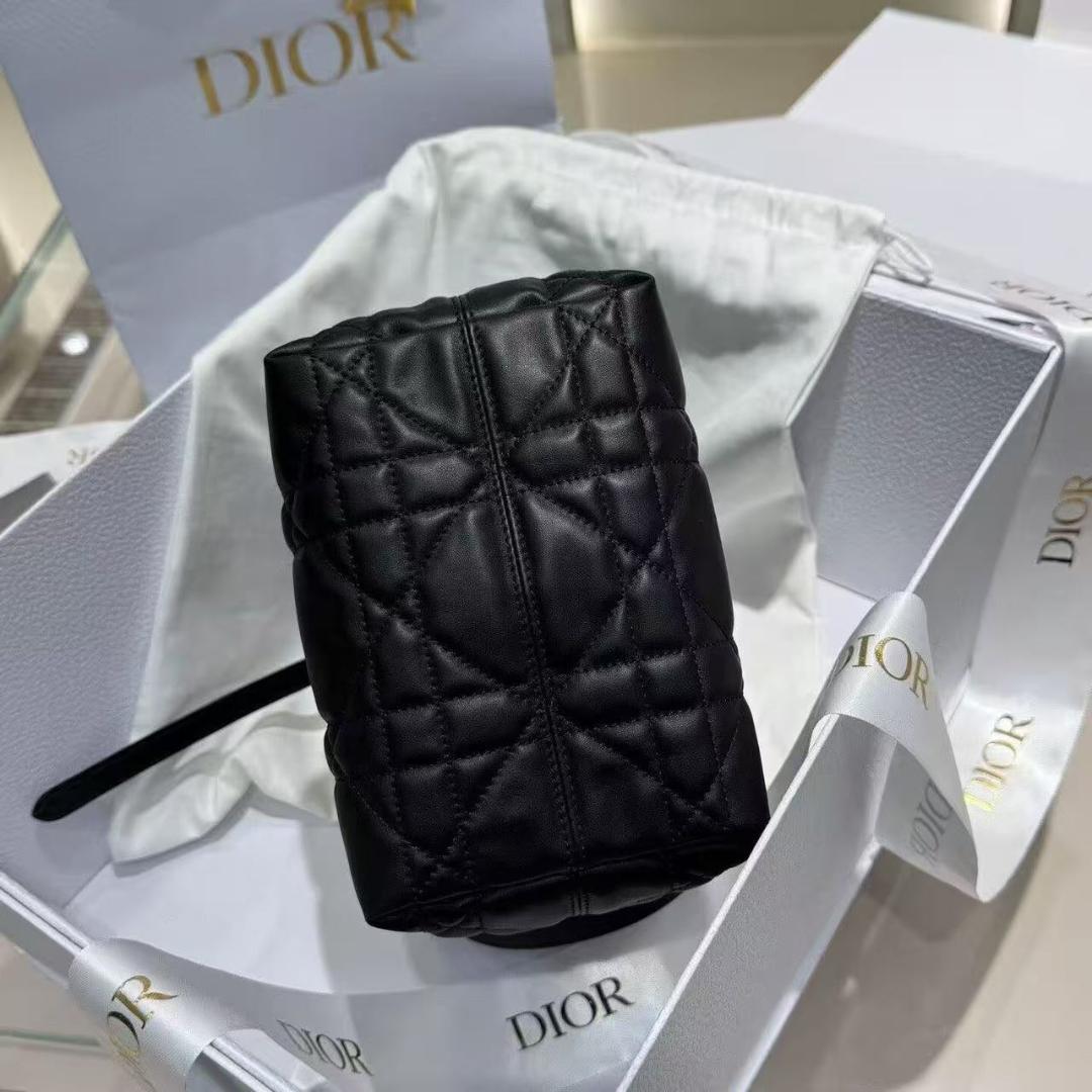 Dior 黒 レザー キルティング ハンドバッグ