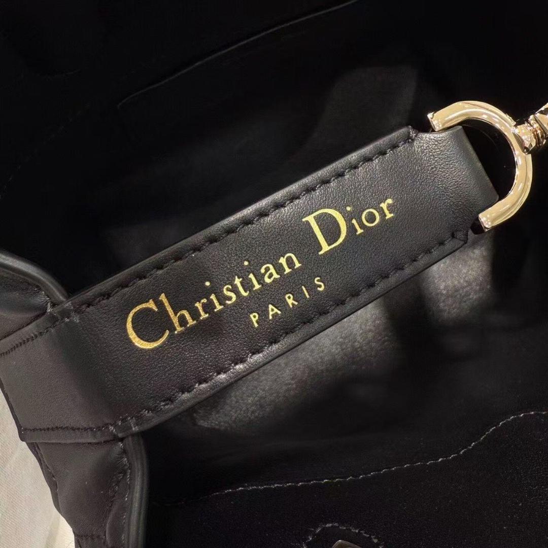 Dior 黒 レザー キルティング ハンドバッグ
