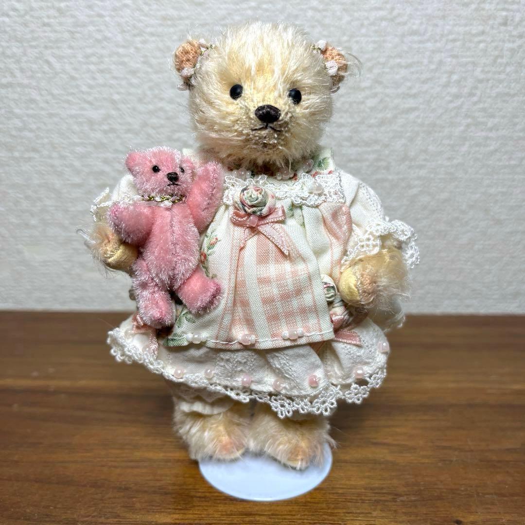 田中富美子先生のテディベア　台座付き