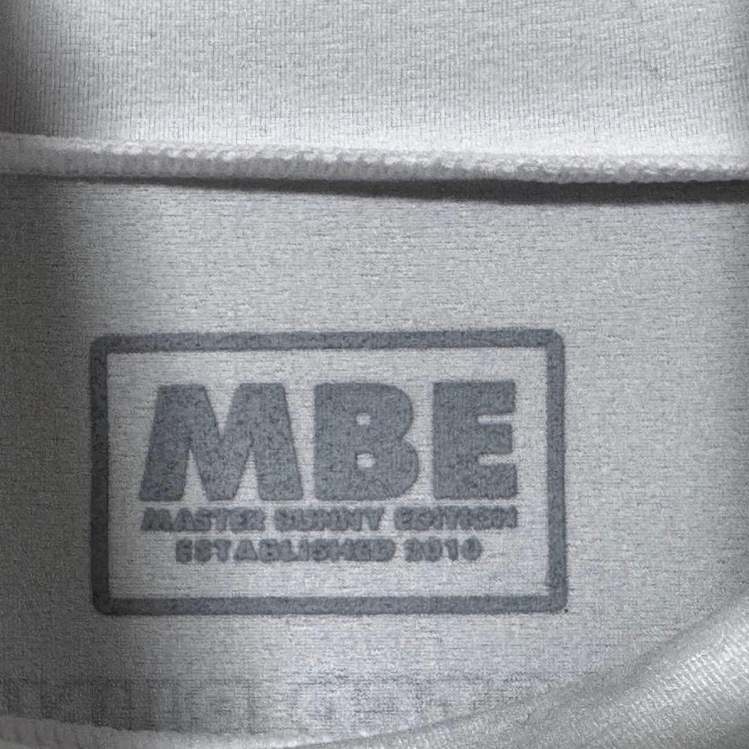 MBE マスターバニーエディション ビッグロゴ モックネック シャツ ホワイト