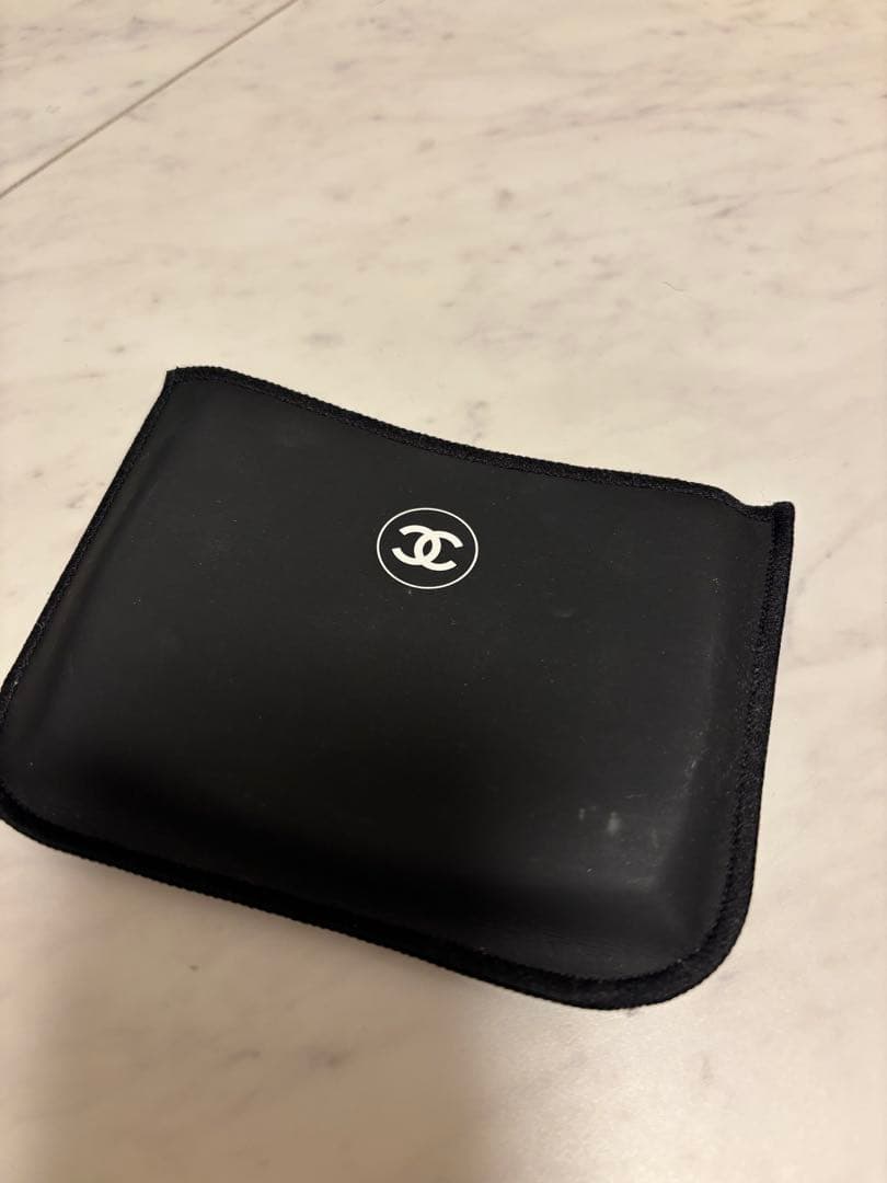 CHANELルブランブライトニングコンパクトB20未使用、新品