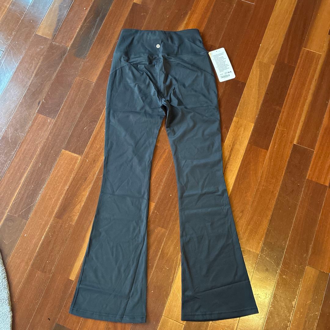 祝日セール 新品ルルレモンlululemon フレア ヨガパンツ ハイウエスト6