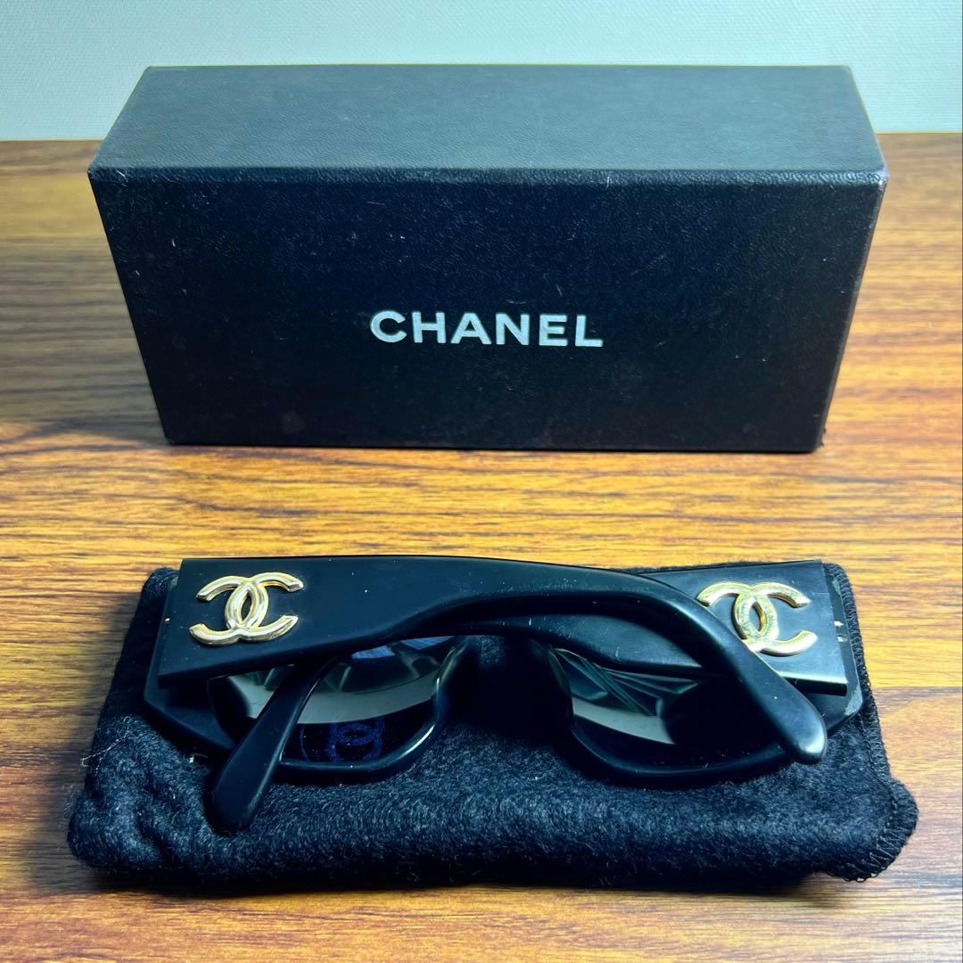 CHANEL ブラックサングラス