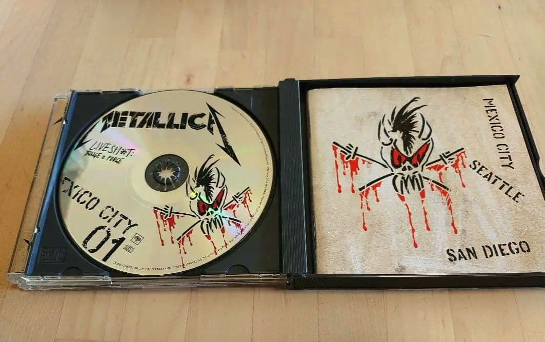 メタリカ（LLICA）ライヴ・シット　CD3枚組・DVD２枚の計5枚