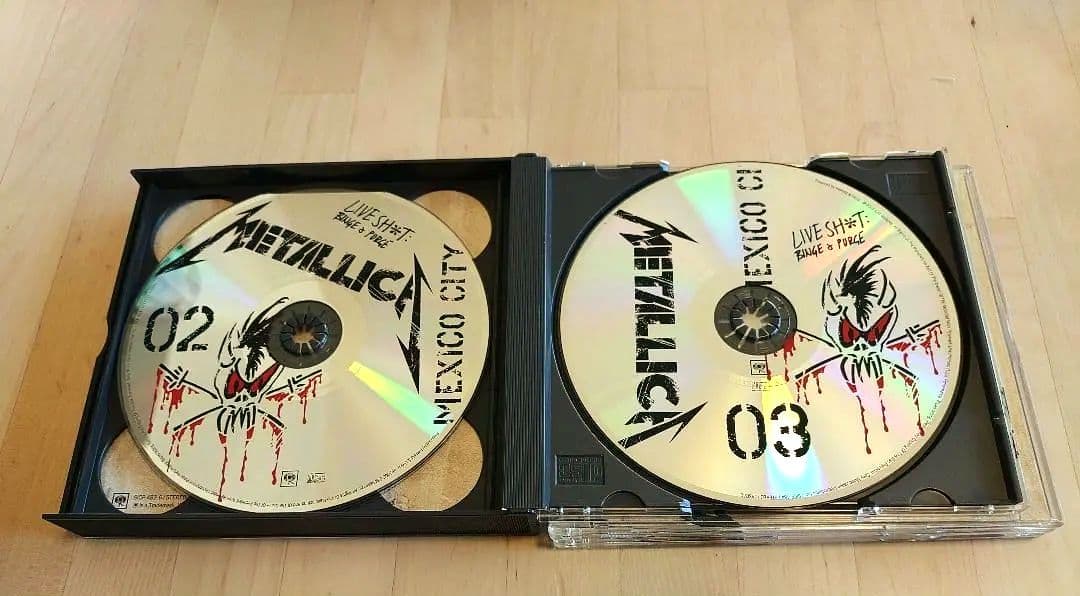 メタリカ（LLICA）ライヴ・シット　CD3枚組・DVD２枚の計5枚