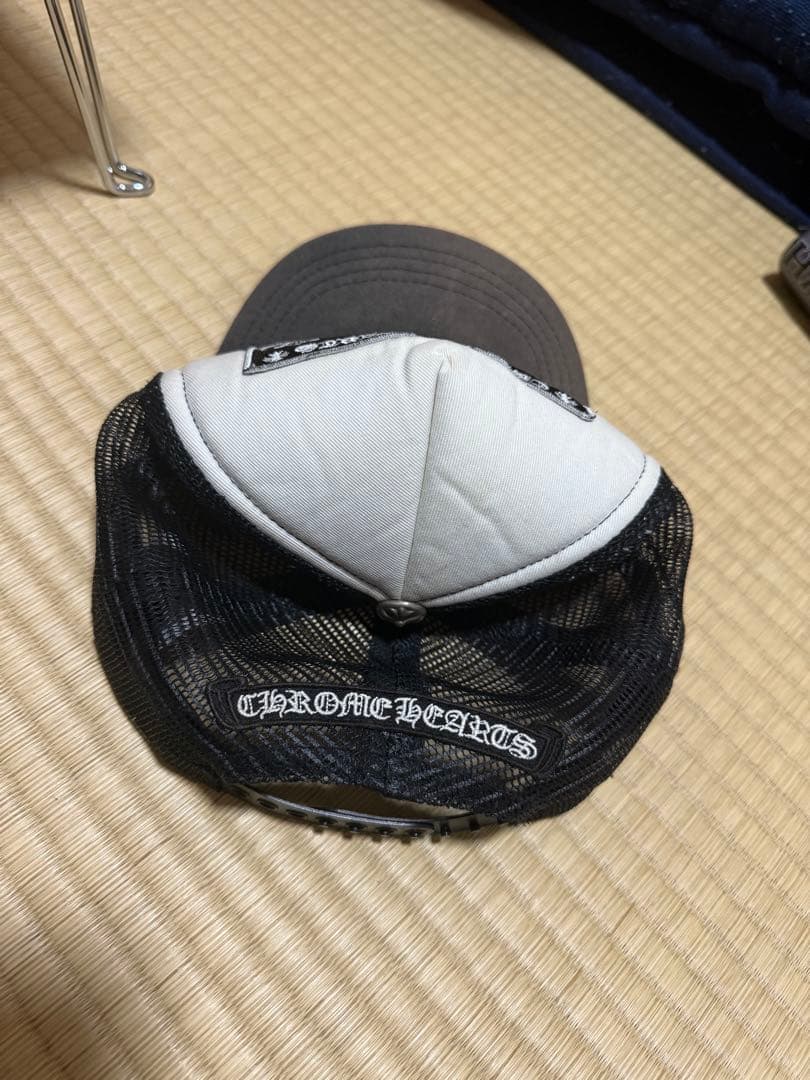 CHROME HEARTS トラッカーキャップ
