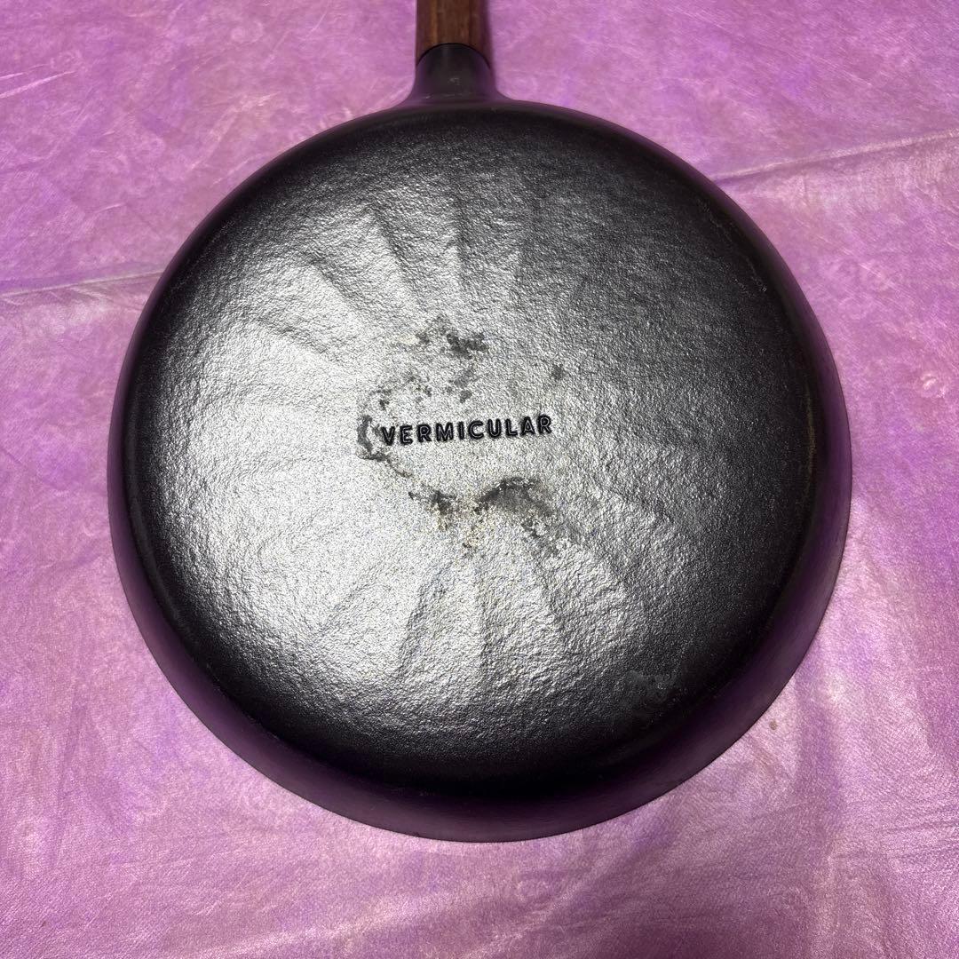 VERMICULAR 鋳物ホーローフライパン 木製ハンドル　26cm