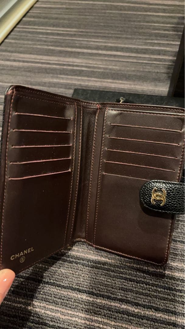 CHANEL ブラック キャビアスキン　二つ折り財布
