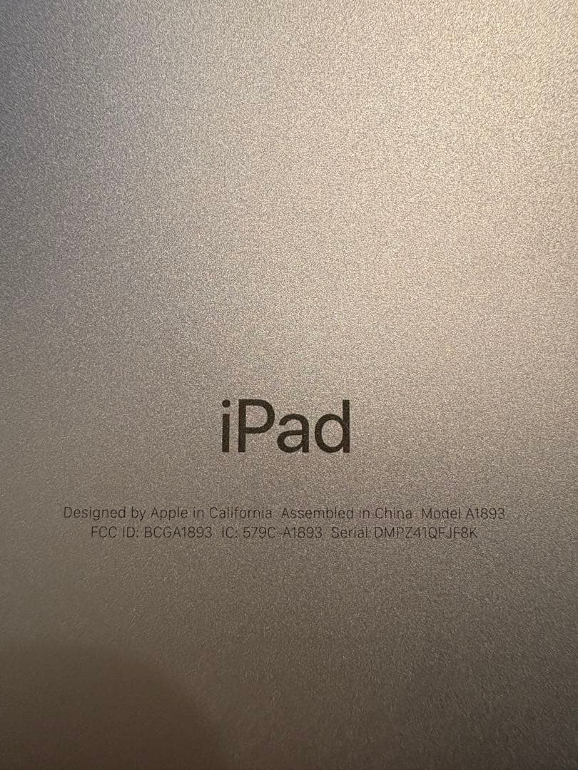 【ケース付き】iPad (第6世代) 32GB Wi-Fiモデル シルバー 本体
