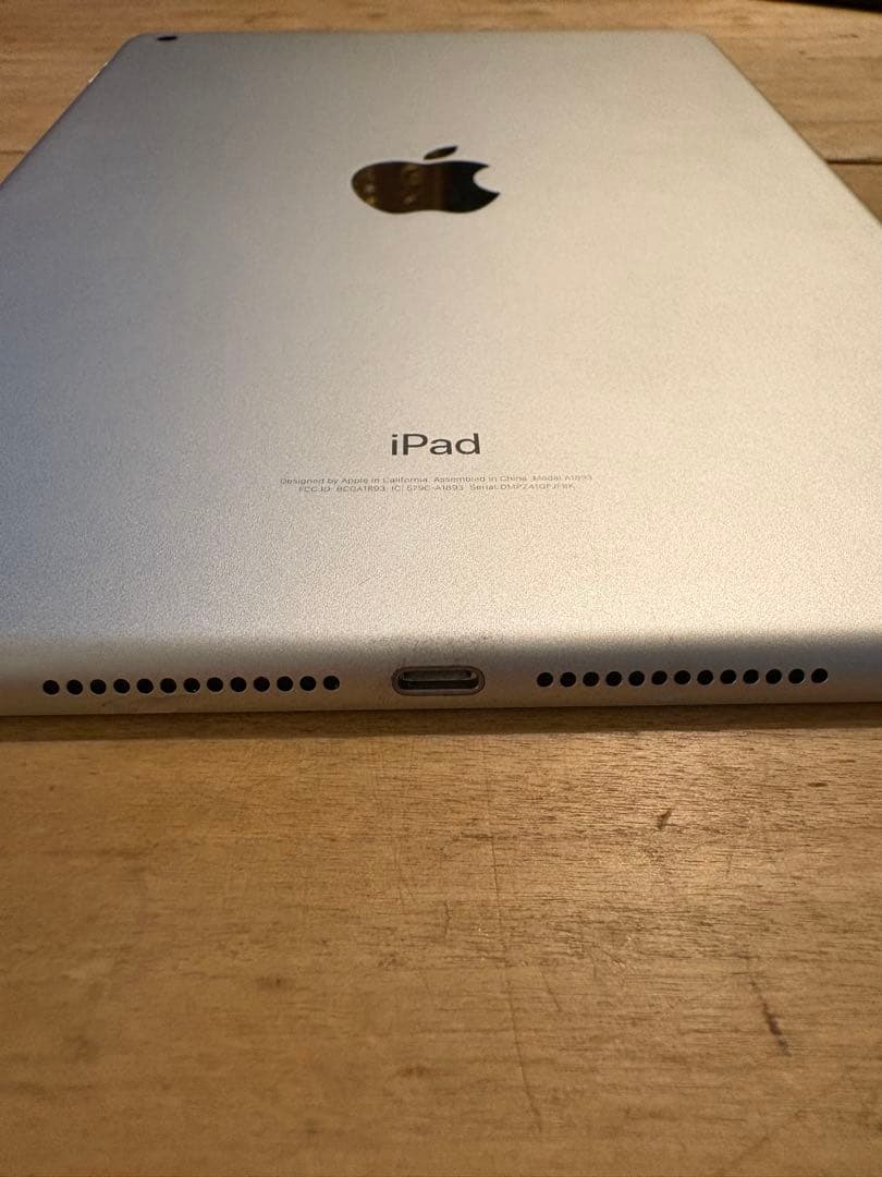 【ケース付き】iPad (第6世代) 32GB Wi-Fiモデル シルバー 本体