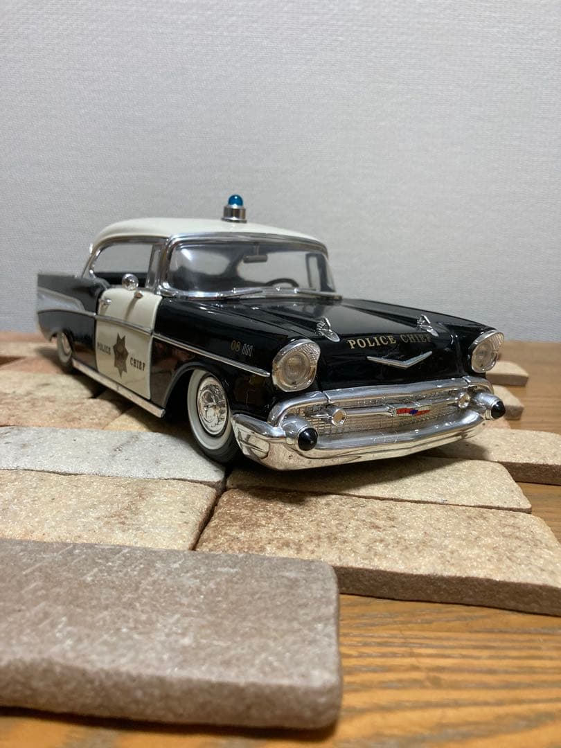 1/18 1957年式ベルエアポリスカー