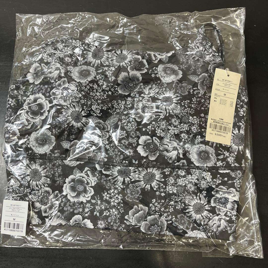 新品♡Mサイズ♡SUKALA　スカーラ　エンブロイダリーブラトップ　モノトーン
