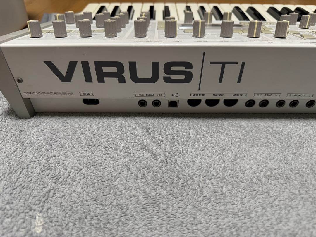 Access Virus TI Polar【音出し確認済/現状渡し】