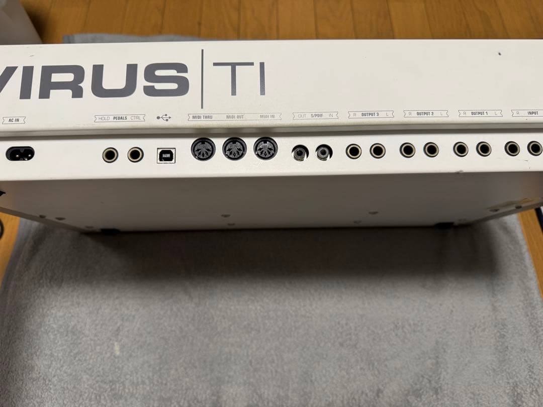 Access Virus TI Polar【音出し確認済/現状渡し】