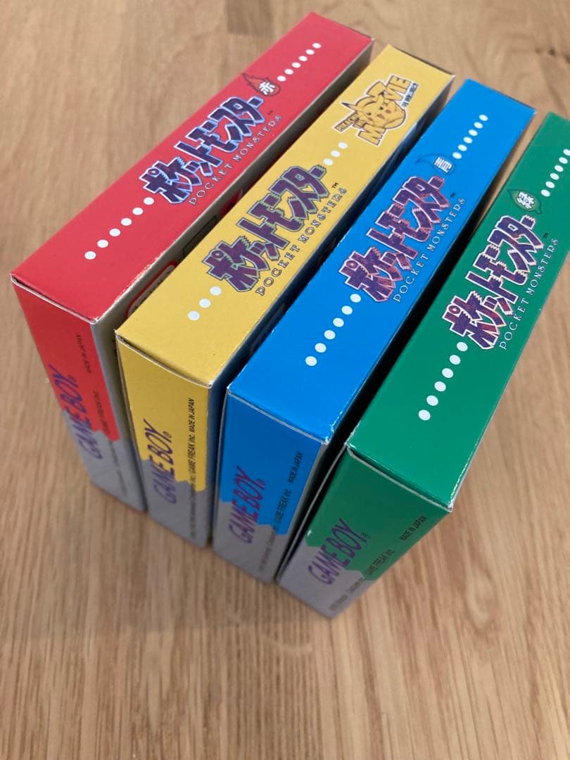 任天堂　ゲームボーイ ポケモン ピカチュウ　赤　青　緑　4セット