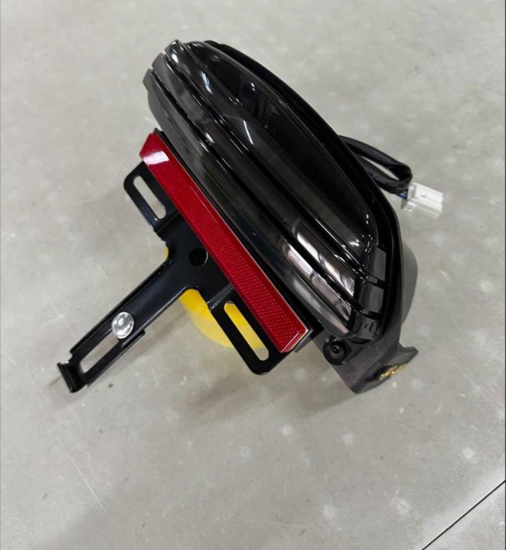 ソフテイルカスタム　クロスボーンズ トライバータイプLEDテールランプ 未使用
