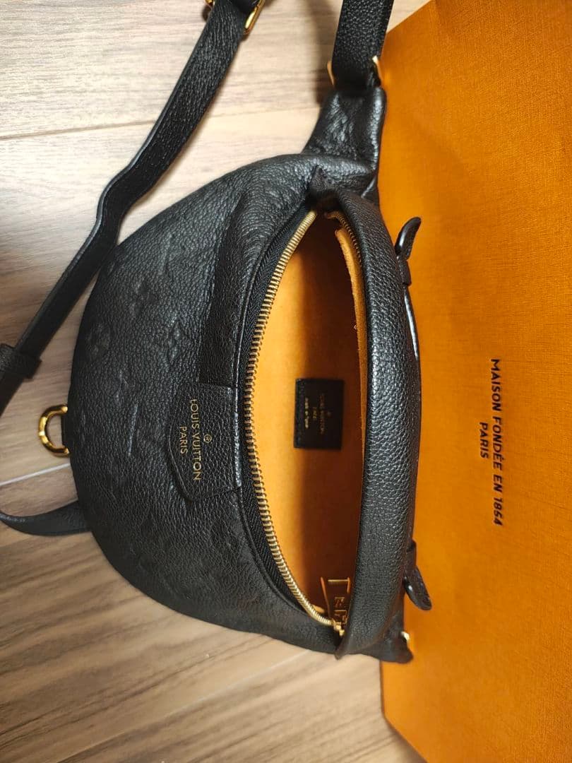 LOUIS VUITTON ボディバッグ・ウエストポーチ ブラック