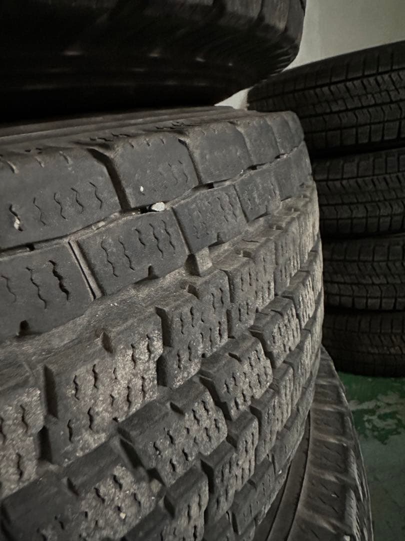 トヨタコースタースタッドレスタイヤホイールセット 215/70R17.5