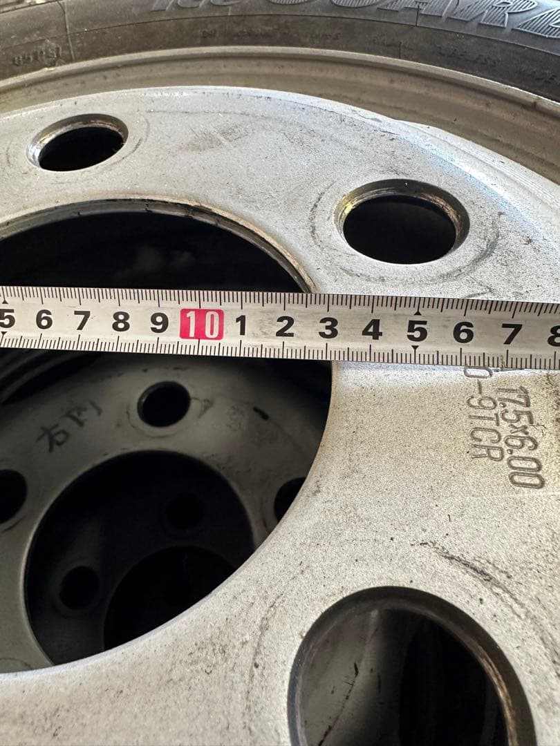 トヨタコースタースタッドレスタイヤホイールセット 215/70R17.5