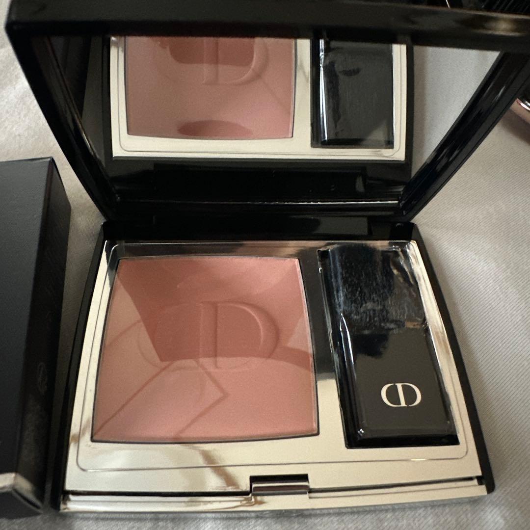 DIOR 限定　スキンルージュブラッシュ732 ピーチコロールサテン