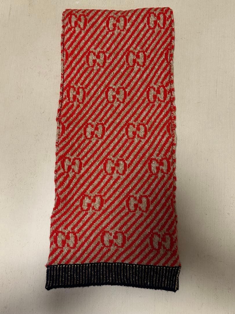 GUCCI 赤 マフラー