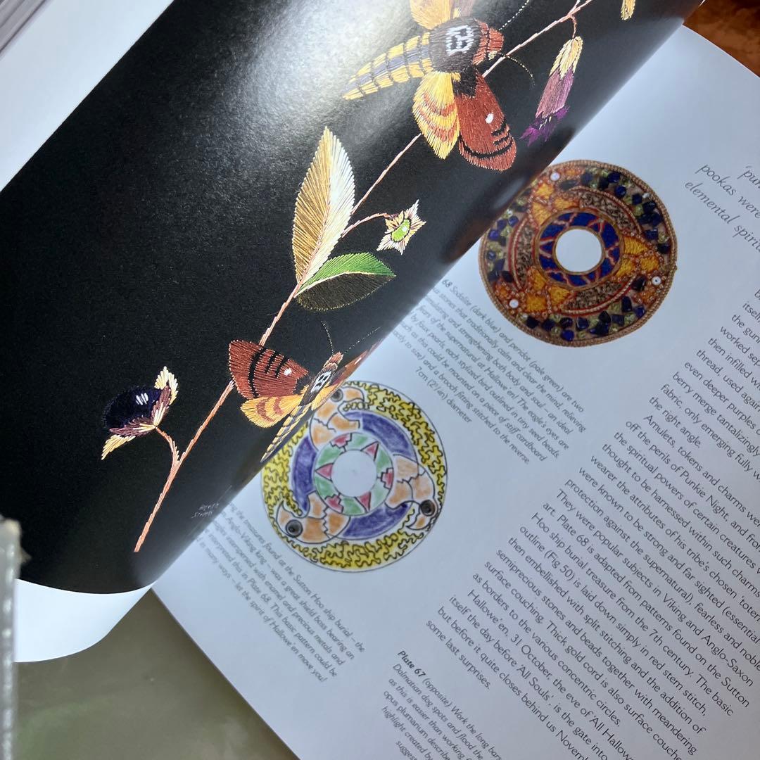洋書　刺繍　EMBROIDERER'S YEAR　Helen M. Steven