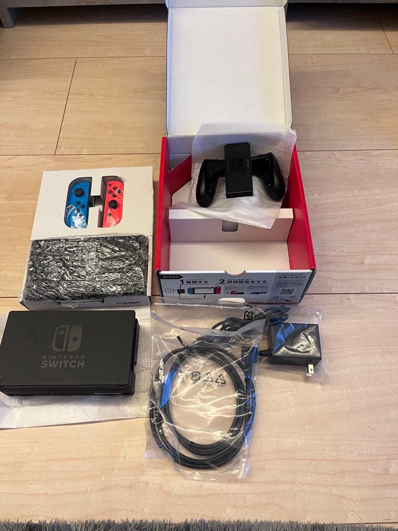 【中古美品】Nintendo Switch 本体・コントローラー・充電器完備