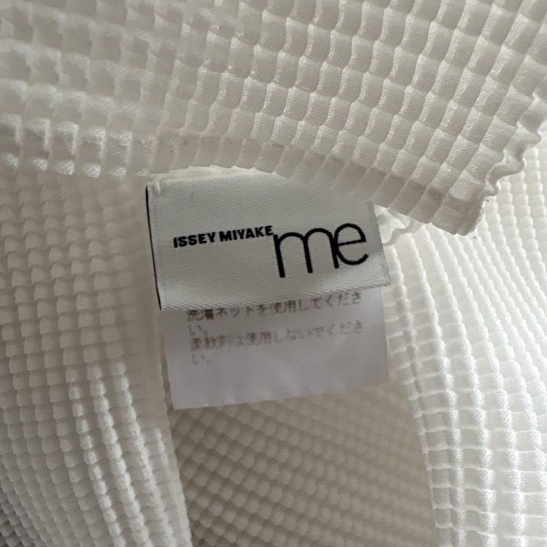 イッセイミヤケme ハイネック 半袖トップス　ホワイト　人気　現行品